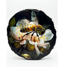 Фотокартина на натуральному дереві «Бджола на лаванді»